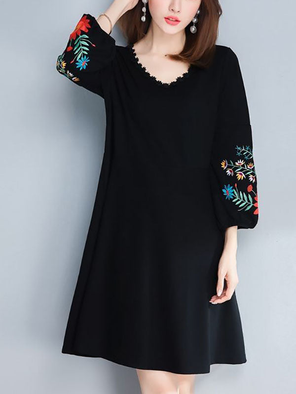 Floral Embroidery Round Neck Midi Dress